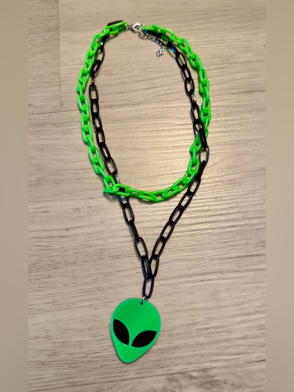 New Alien Head Acrylic Necklace Fluorescent Green Black Space UFO Gift 90s Vibes